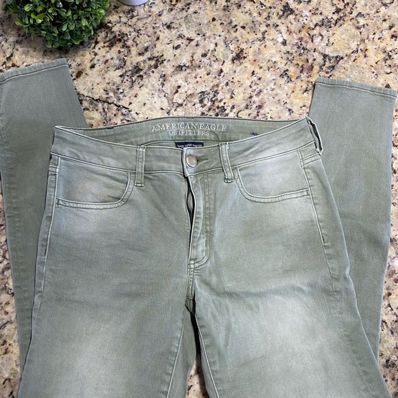 Mid-rise American Eagle jean! - Picture 2 of 3